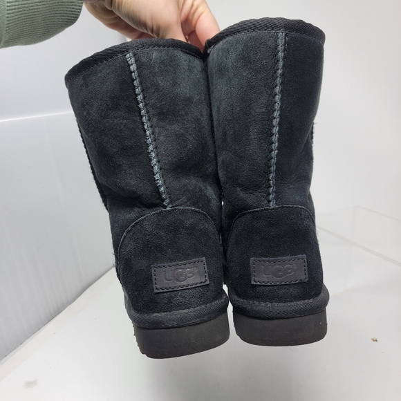 UGG Australia Women's Classic Short II Boot Style 1016223 - Picture 4 of 11